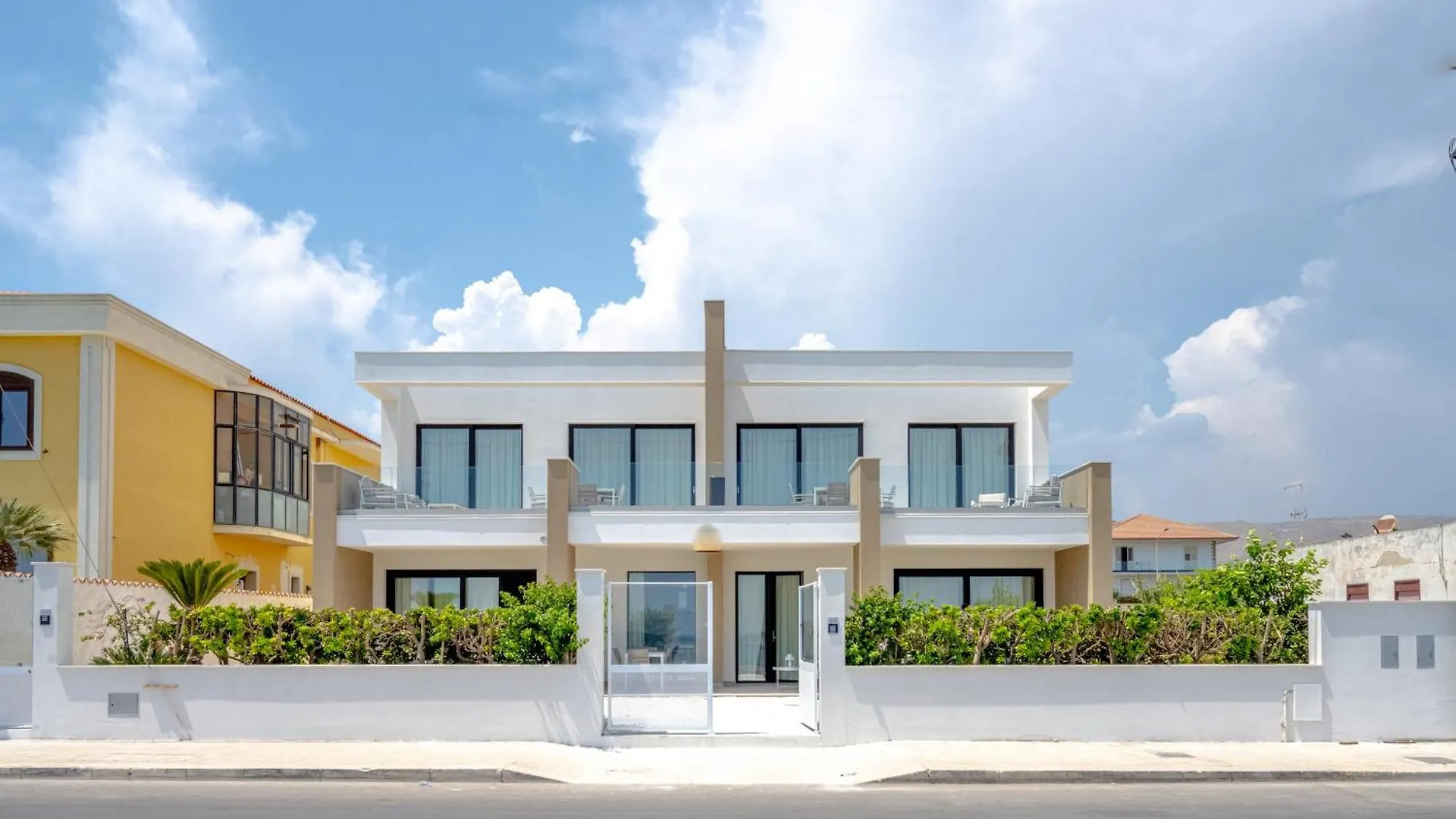 Holiday home Luxury Appartments In The Villa Sun Located In Avola On Front Of The Sea At 200 Meters About From The Beach With Terrace Of 35 Square Meters With Wonderful Seaview