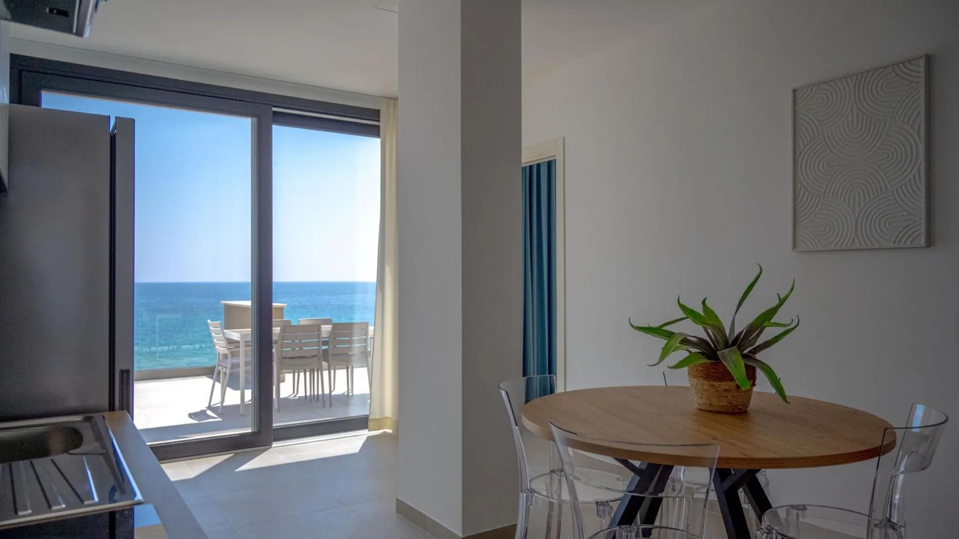 Holiday home Luxury Appartments In The Villa Sun Located In Avola On Front Of The Sea At 200 Meters About From The Beach With Terrace Of 35 Square Meters With Wonderful Seaview