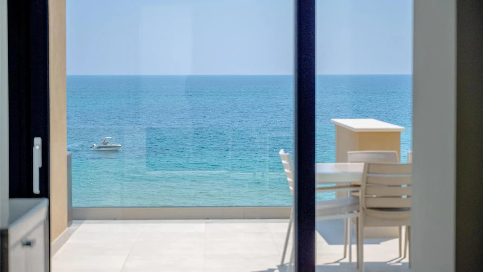 Luxury Appartments In The Villa Sun Located In Avola On Front Of The Sea At 200 Meters About From The Beach With Terrace Of 35 Square Meters With Wonderful Seaview