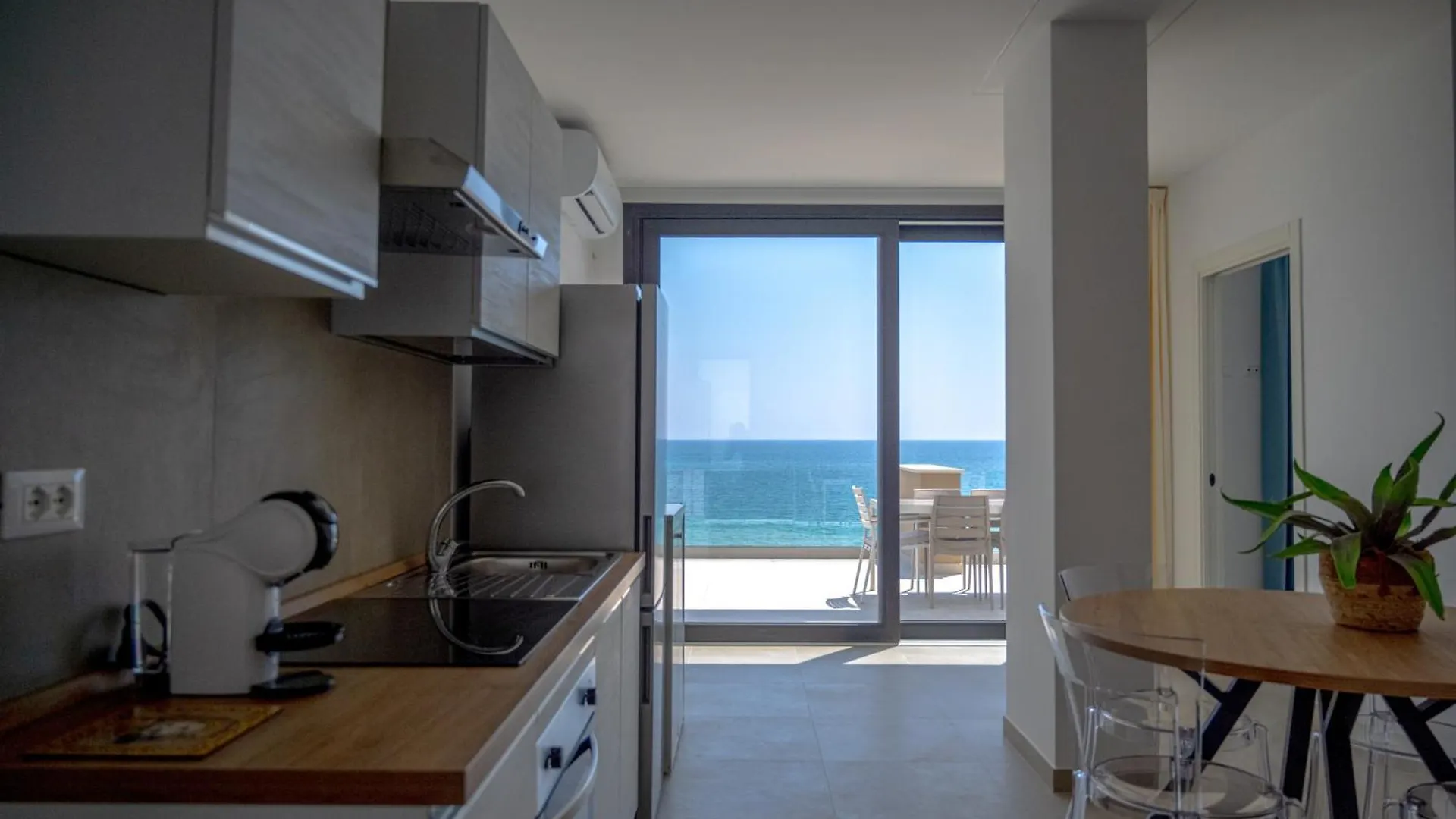 Holiday home Luxury Appartments In The Villa Sun Located In Avola On Front Of The Sea At 200 Meters About From The Beach With Terrace Of 35 Square Meters With Wonderful Seaview
