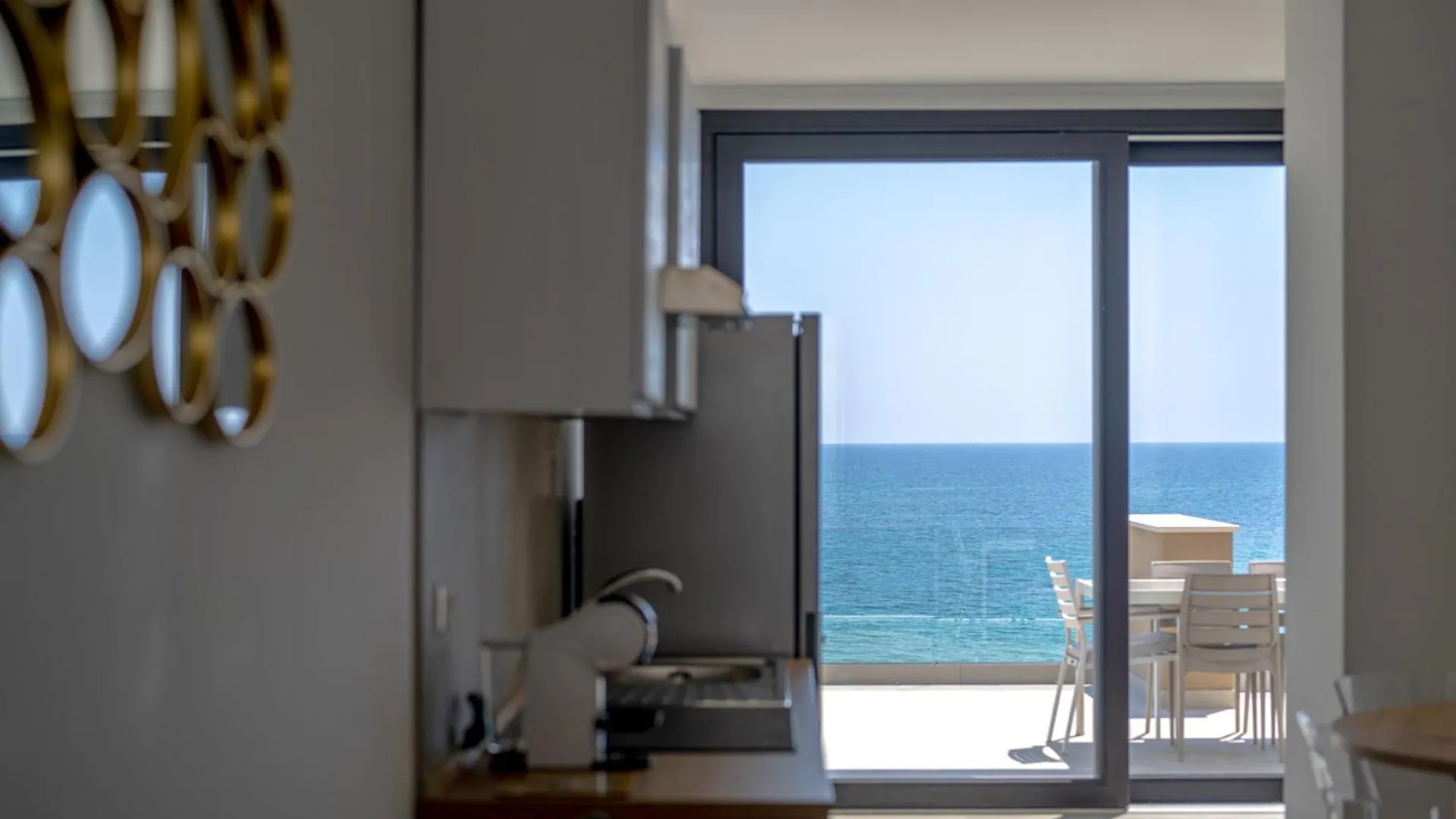 Semesterbostad Luxury Appartments In The Villa Sun Located In Avola On Front Of The Sea At 200 Meters About From The Beach With Terrace Of 35 Square Meters With Wonderful Seaview Italien